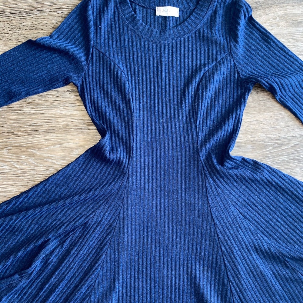 Dress - Picture 2 of 3
